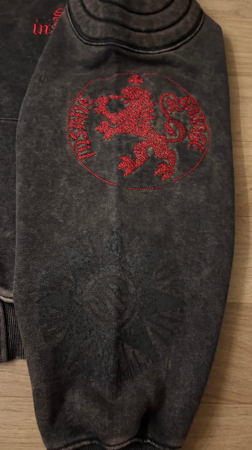 EMBROIDERED PADDED SHOULDER HOODIE 상품이미지4