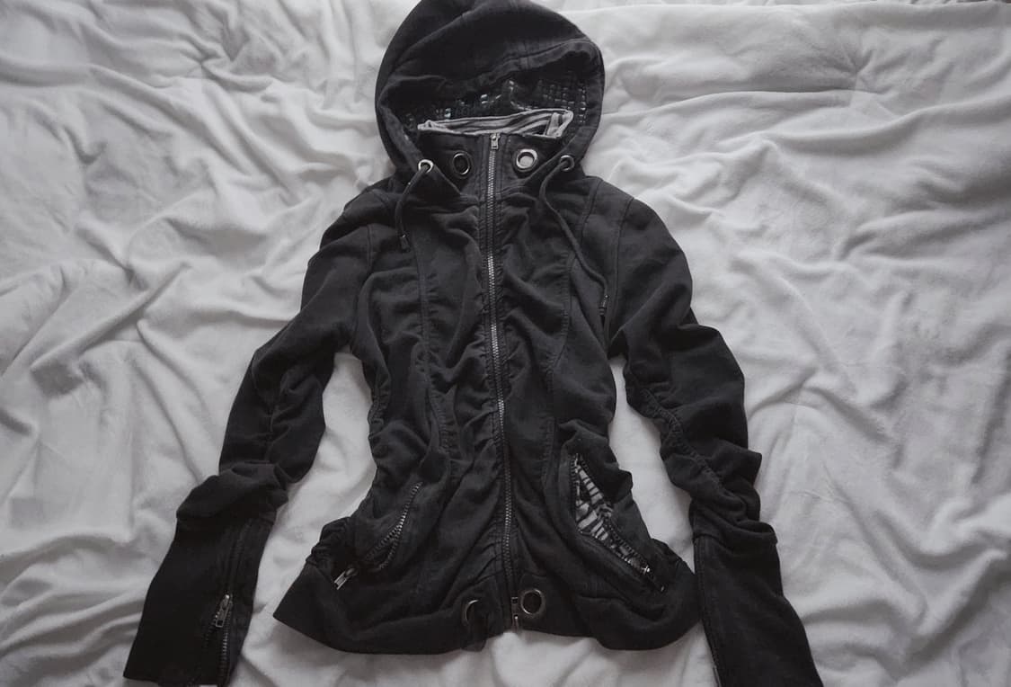 오네갸루 셔링 후드집업 블랙 대대장 오즈온매드펑크바디라인알곤퀸즈 상품이미지1