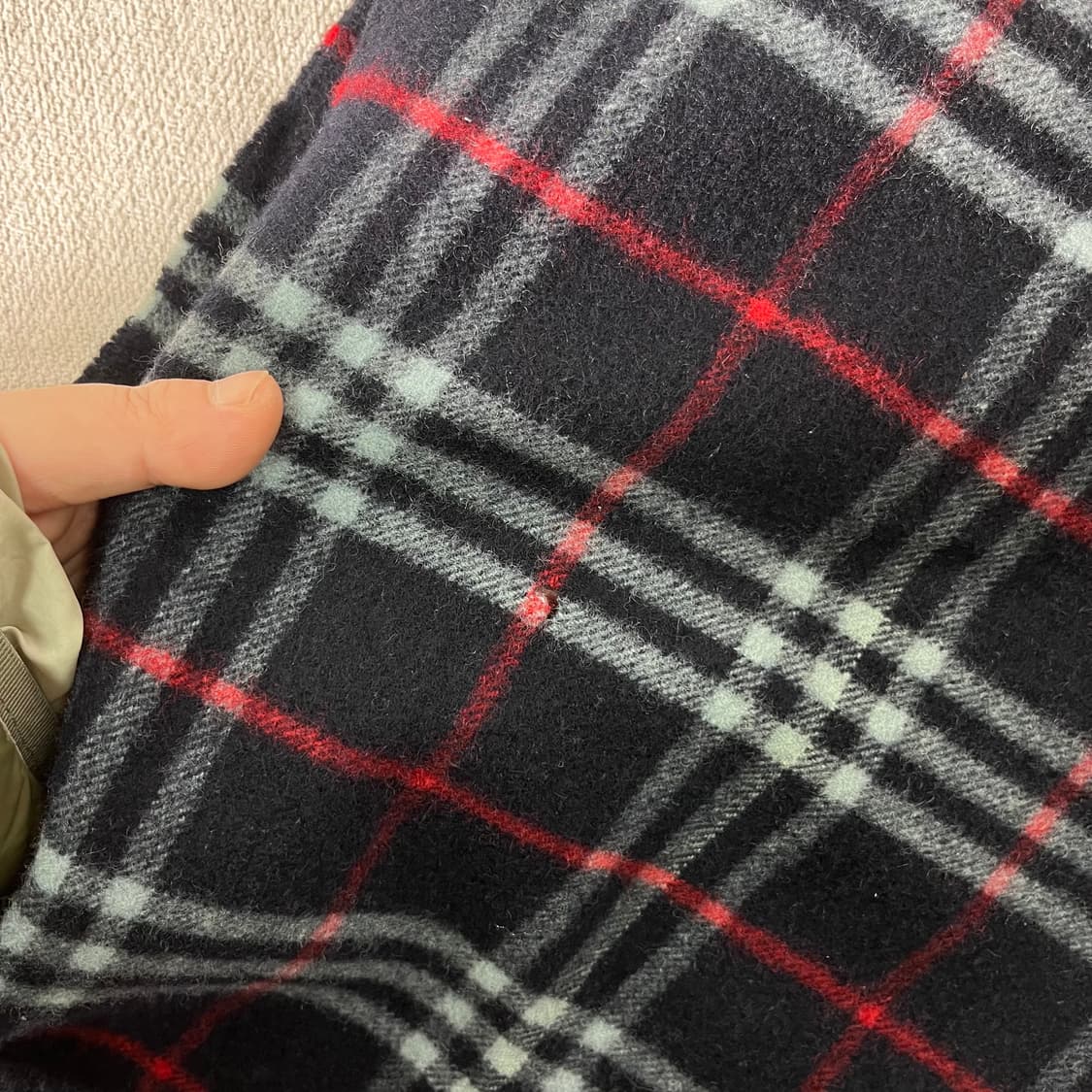 버버리 노바체크 캐시미어 네비이 머플러 상품이미지4