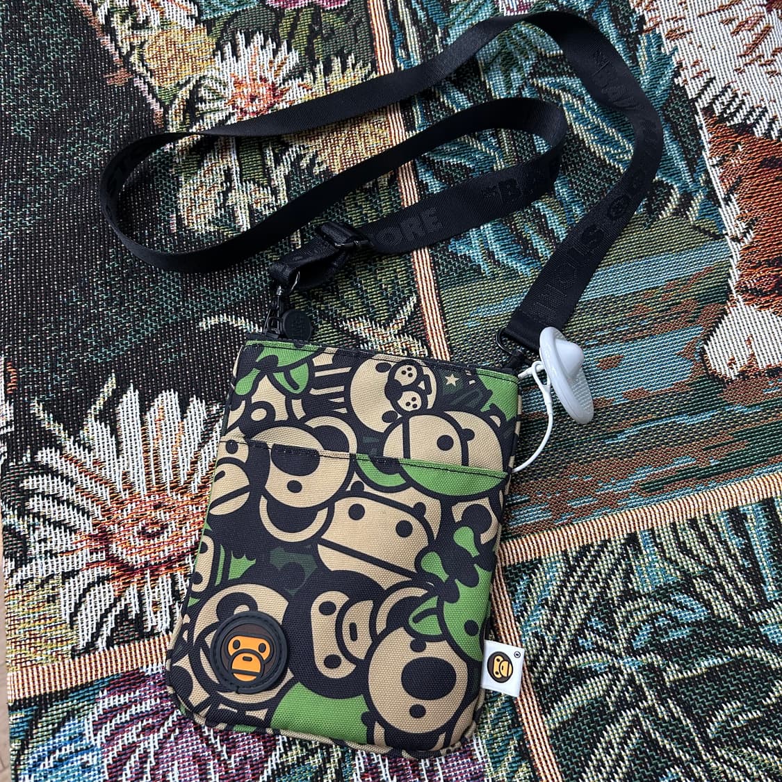 BAPE Baby Milo Friends Camo Mini Bag 상품이미지2