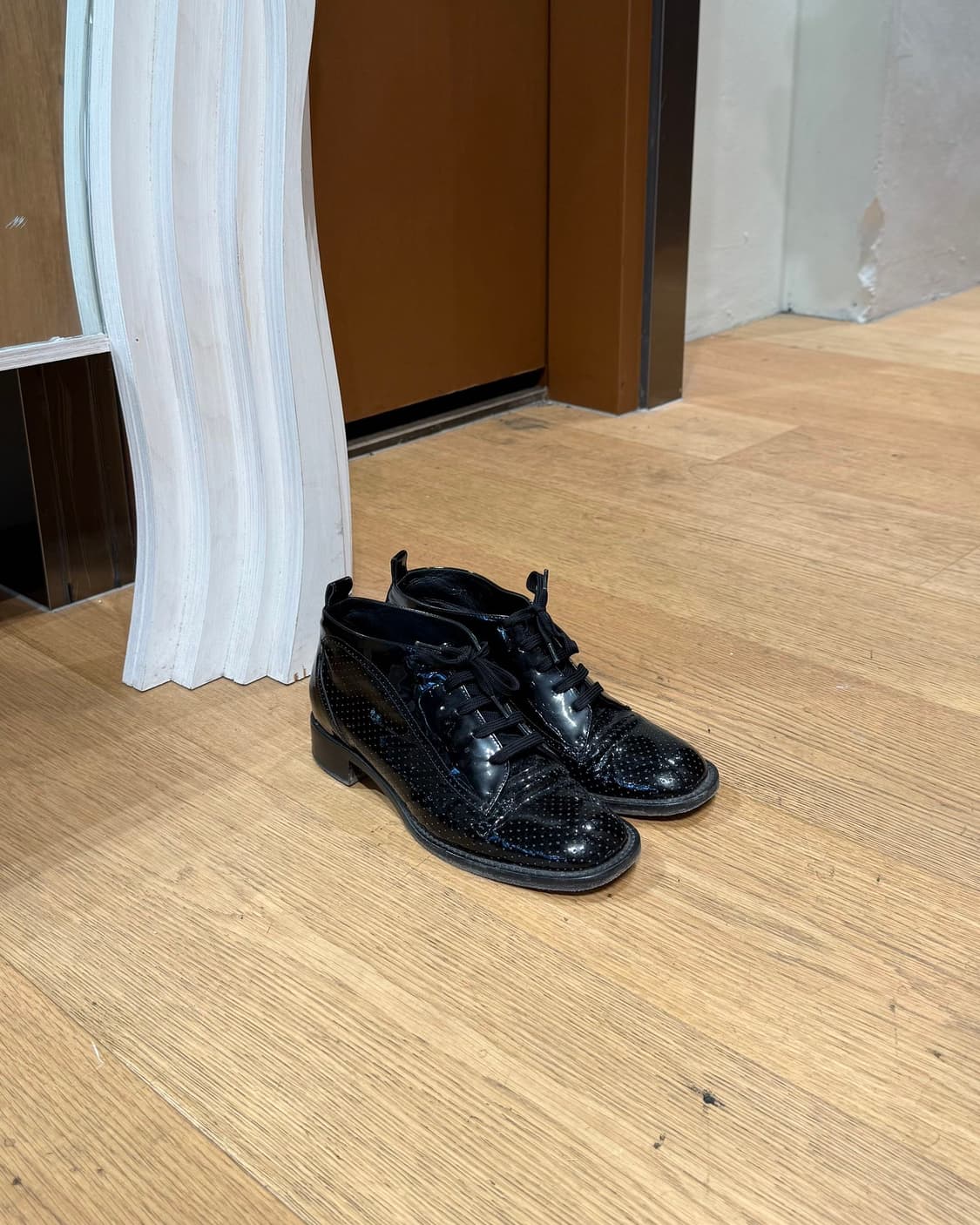 샤넬 블랙 페이던트 레더 드레스 부츠 상품이미지1