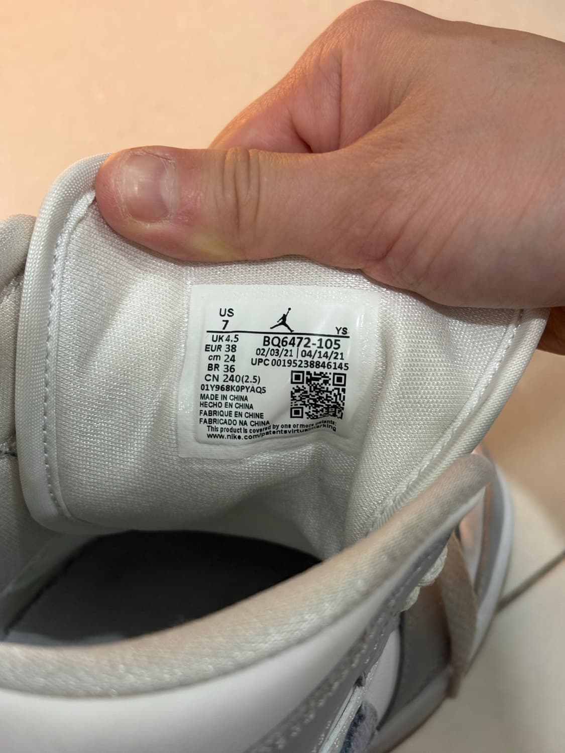 나이키 우먼즈 에어 조던 1 미드 울프 그레이  상품이미지3