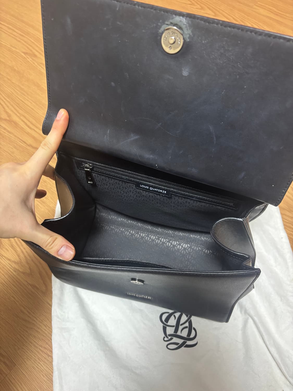 루이까또즈 소가죽 크로스백 가방 상품이미지4