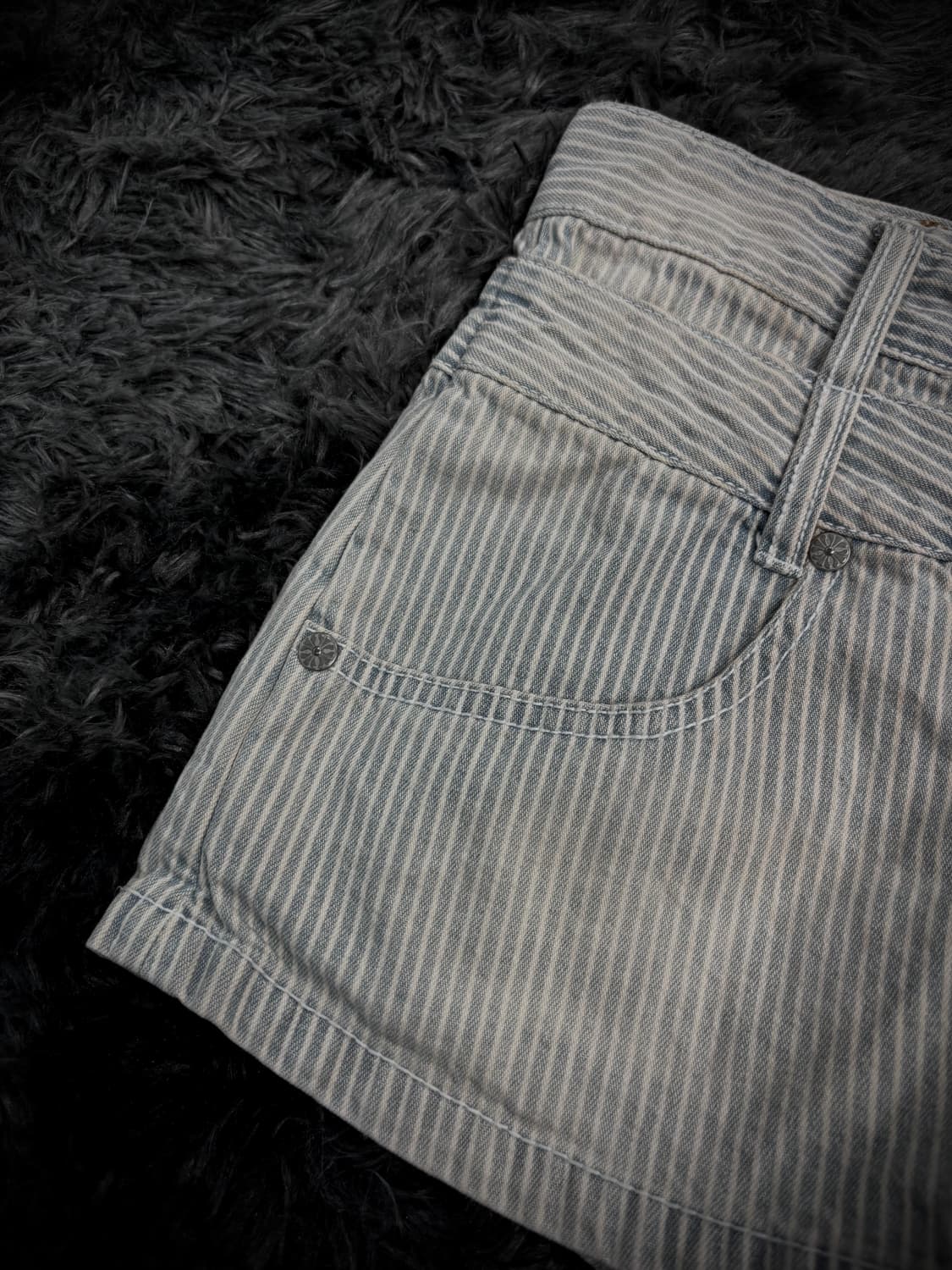 스트라이프 레터링 버튼 디테일 데님 숏팬츠 상품이미지5