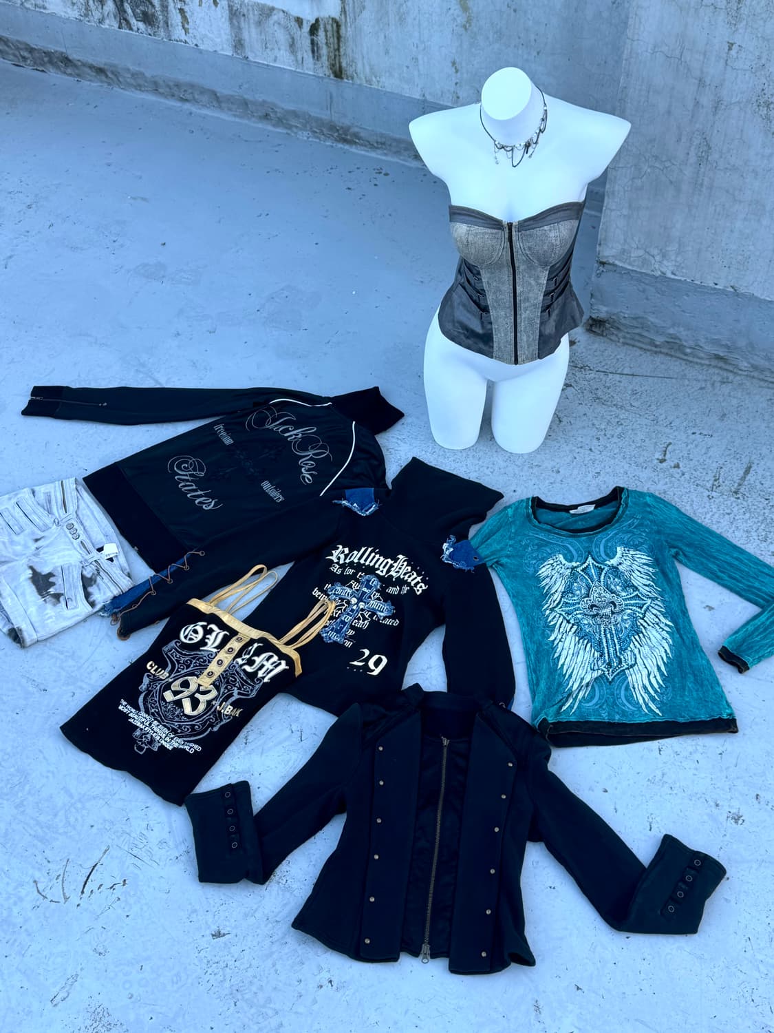 Coming soon 상품이미지1