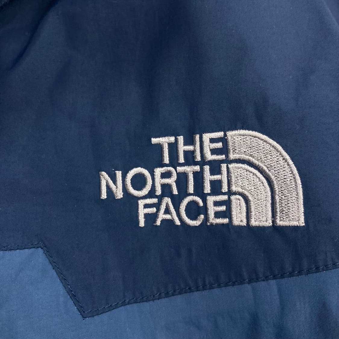 노스페이스 네이비 컬러 스몰 로고 하이벤트 바람막이 상품이미지2