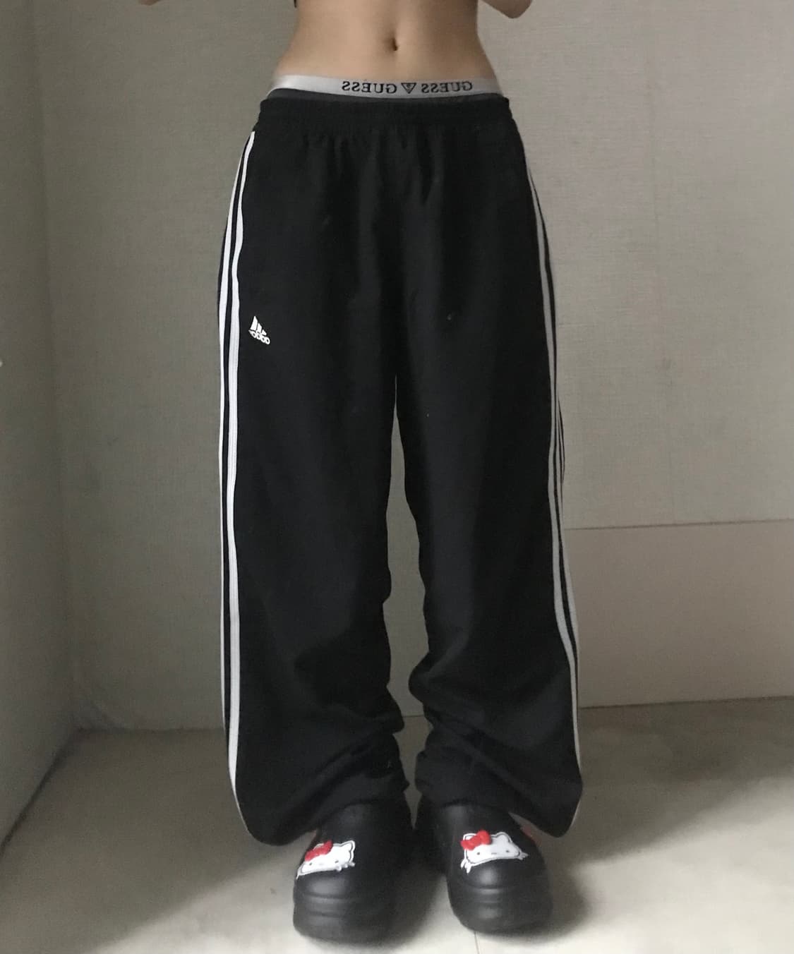 아디다스 블랙 와이드핏 트레이닝 팬츠 상품이미지1