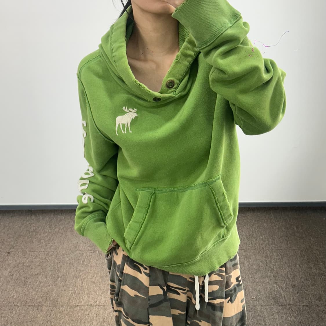 Abercrombie 아베크롬비 사이드로고 그린 후드티 상품이미지2