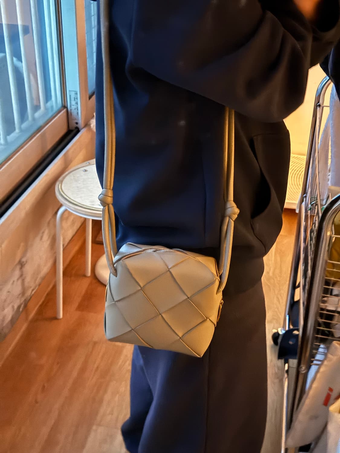 보테가 베네타 미니 카세트 카메라 가방 상품이미지3