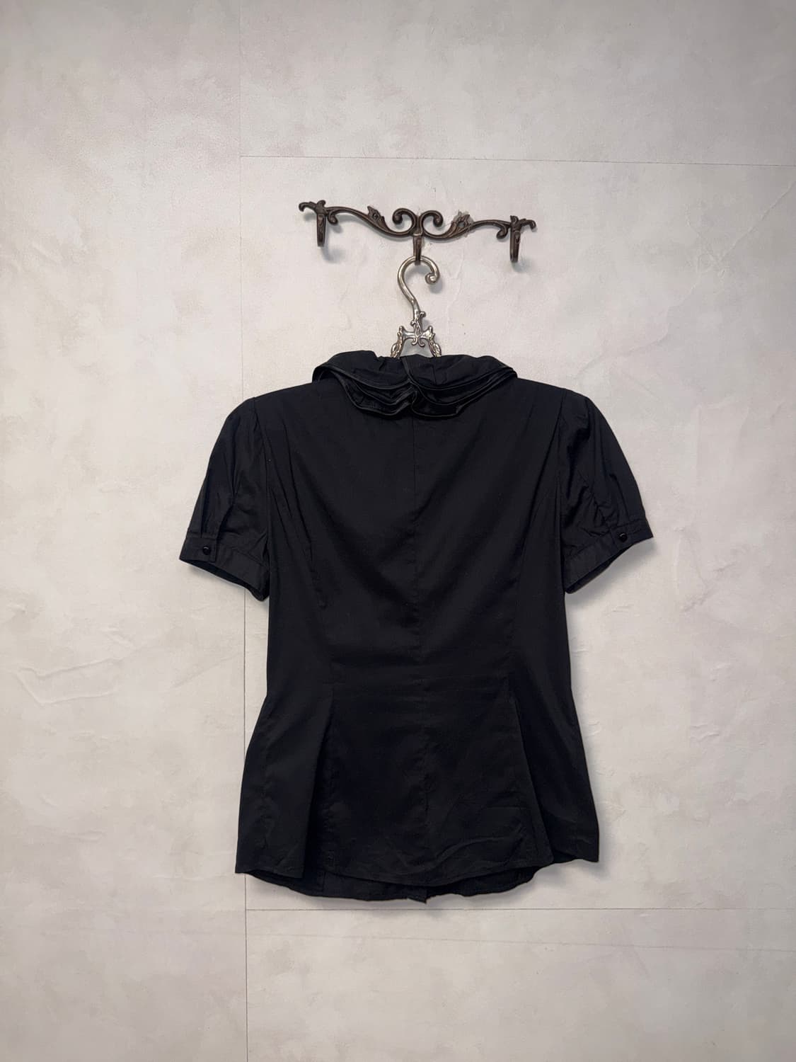 Black ruffle collar half button blouse 상품이미지6