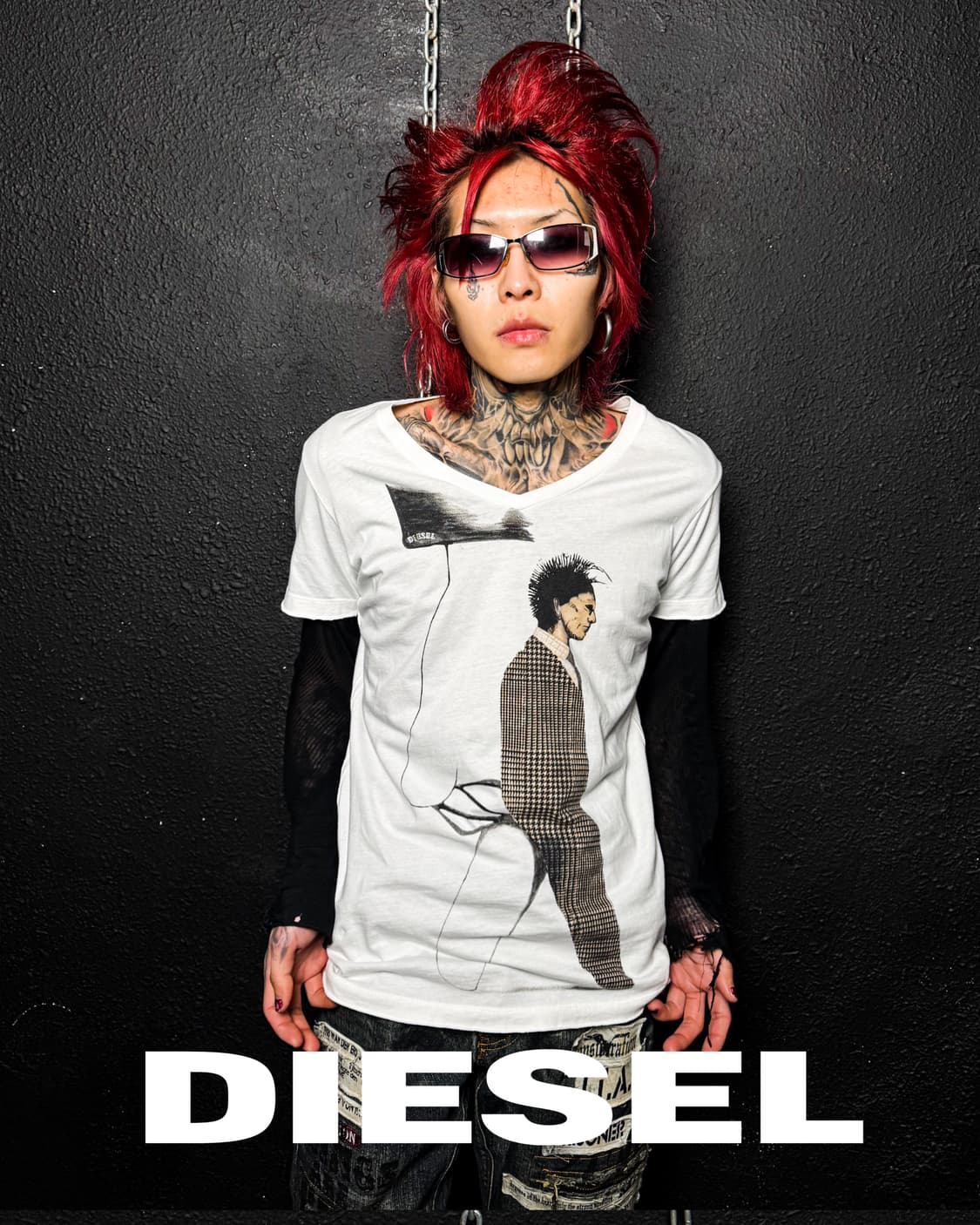 DIESEL Gold – Graphic V-Neck T-Shirt  상품이미지1