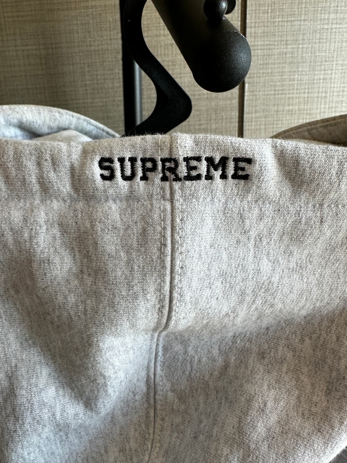 슈프림 x 케이트 모스 후드 스웨트셔츠 애쉬 그레이 - 24FW 상품이미지5