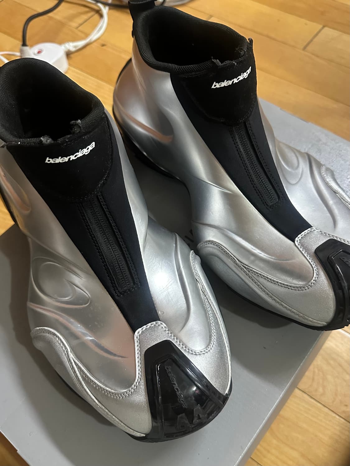 (44) 발렌시아가 바스켓볼 스니커즈 팝니다 상품이미지2