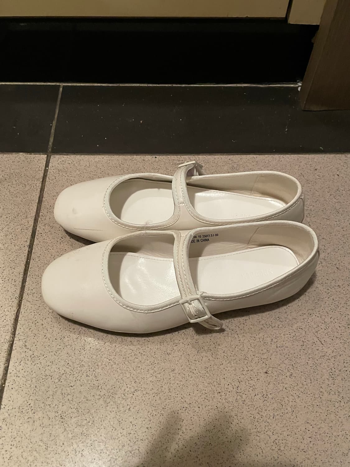 슈펜 뉴 스윗버튼 메리제인 플랫슈즈 1cm white 상품이미지4