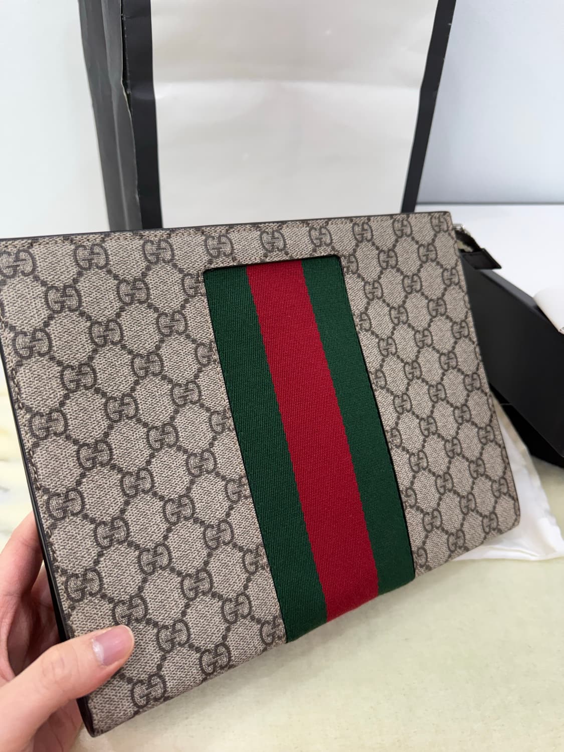 구찌 GG 수프림 웹 클러치 상품이미지2