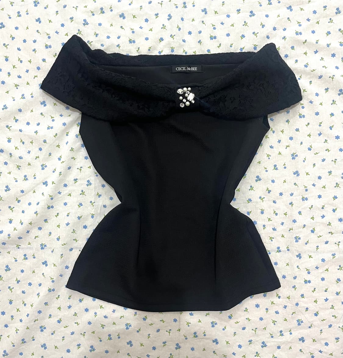 세실맥비 오네갸루 히메가루 오프숄더 리본탑 로걀탑 블라우스 빈티지 무채색 상품이미지1