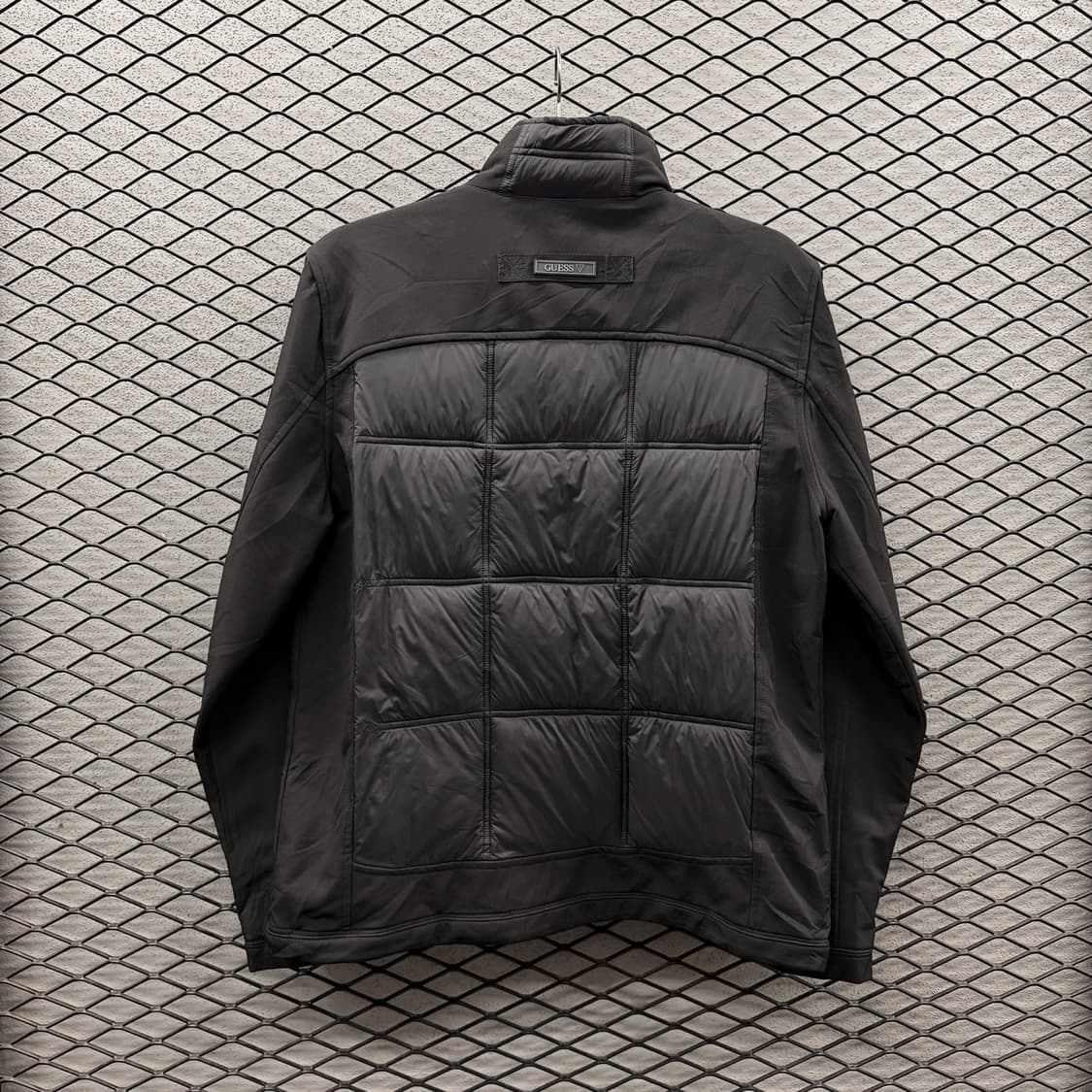 Guess 게스 캐주얼 패디드 자켓 퀼팅 스탠드업 칼라 후면 로고 디테일 상품이미지6