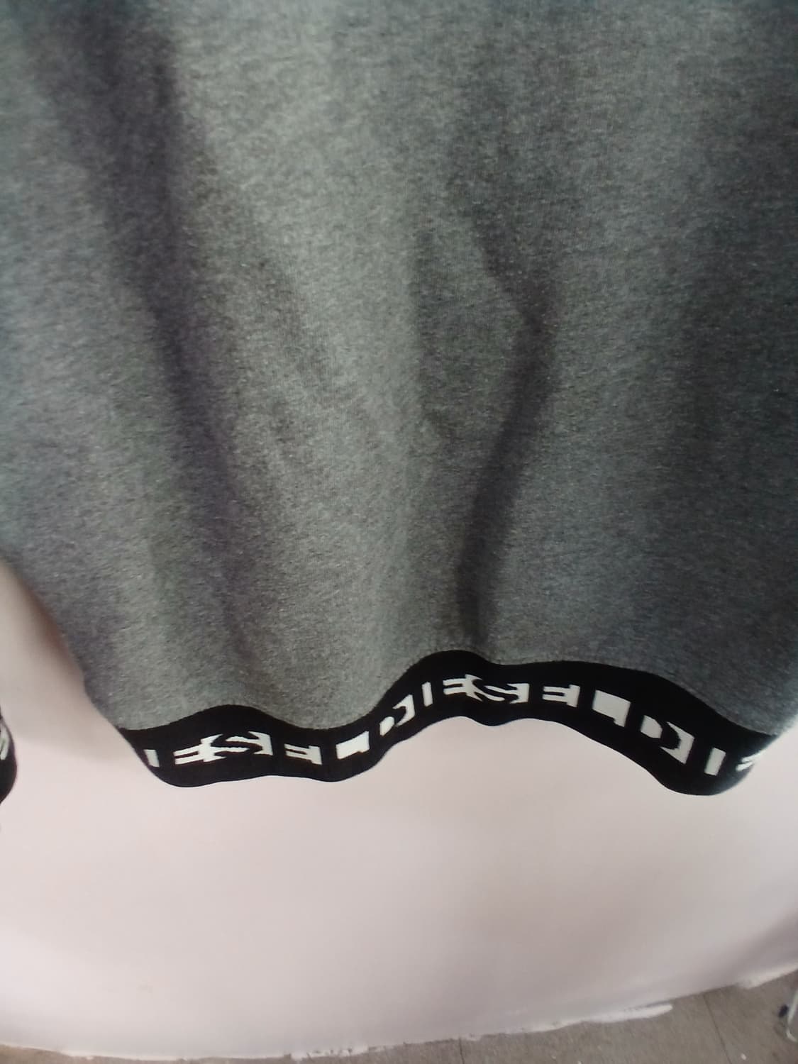 디젤 로고 그레이 맨투맨 티셔츠 상품이미지4