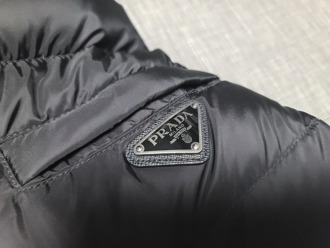 프라다 패딩 sgy091 블랙 숏패딩 56 사이즈 상품이미지3