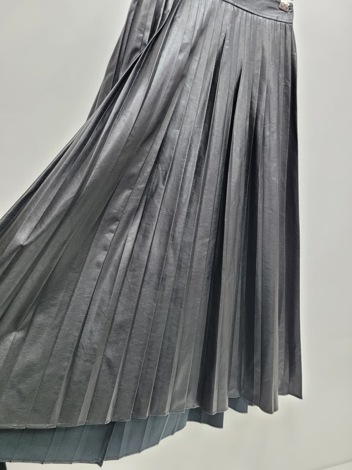 씨씨콜렉트 22SS 레더 플리츠 롱 스커트 221MSD101 / 여 55 상품이미지3