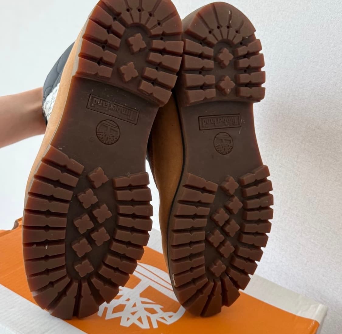 팀버랜드 프리미엄 6인치 휘트 누벅 블랙 부츠 상품이미지3