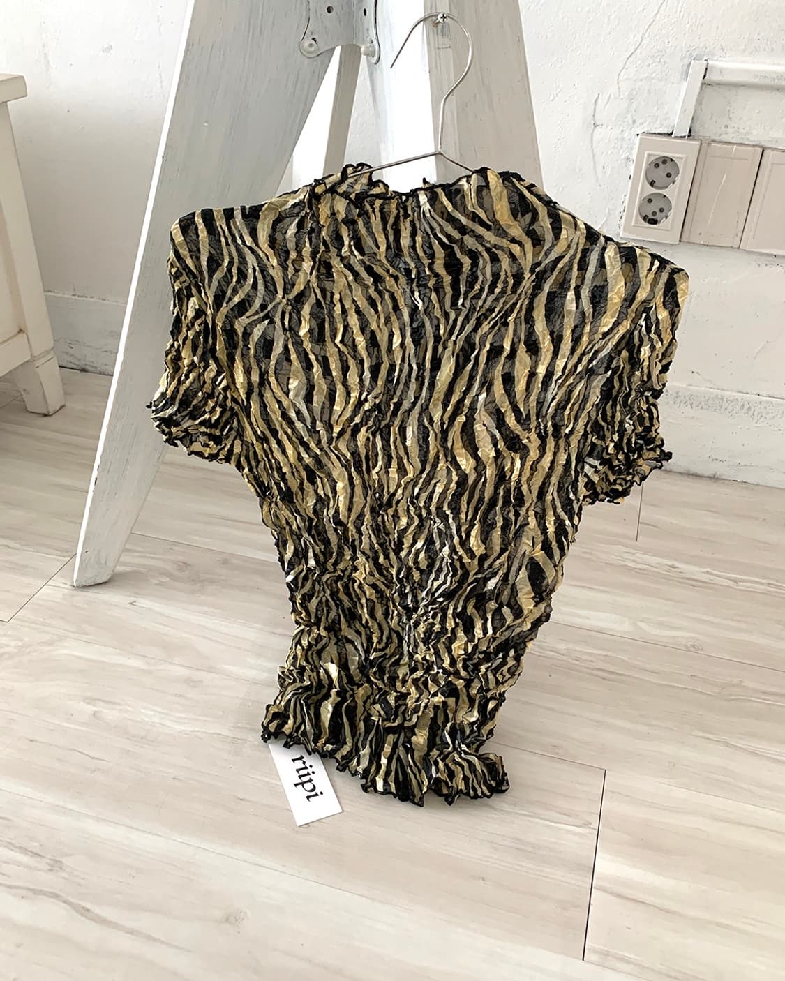 Zebra crinkle pleated top  상품이미지2