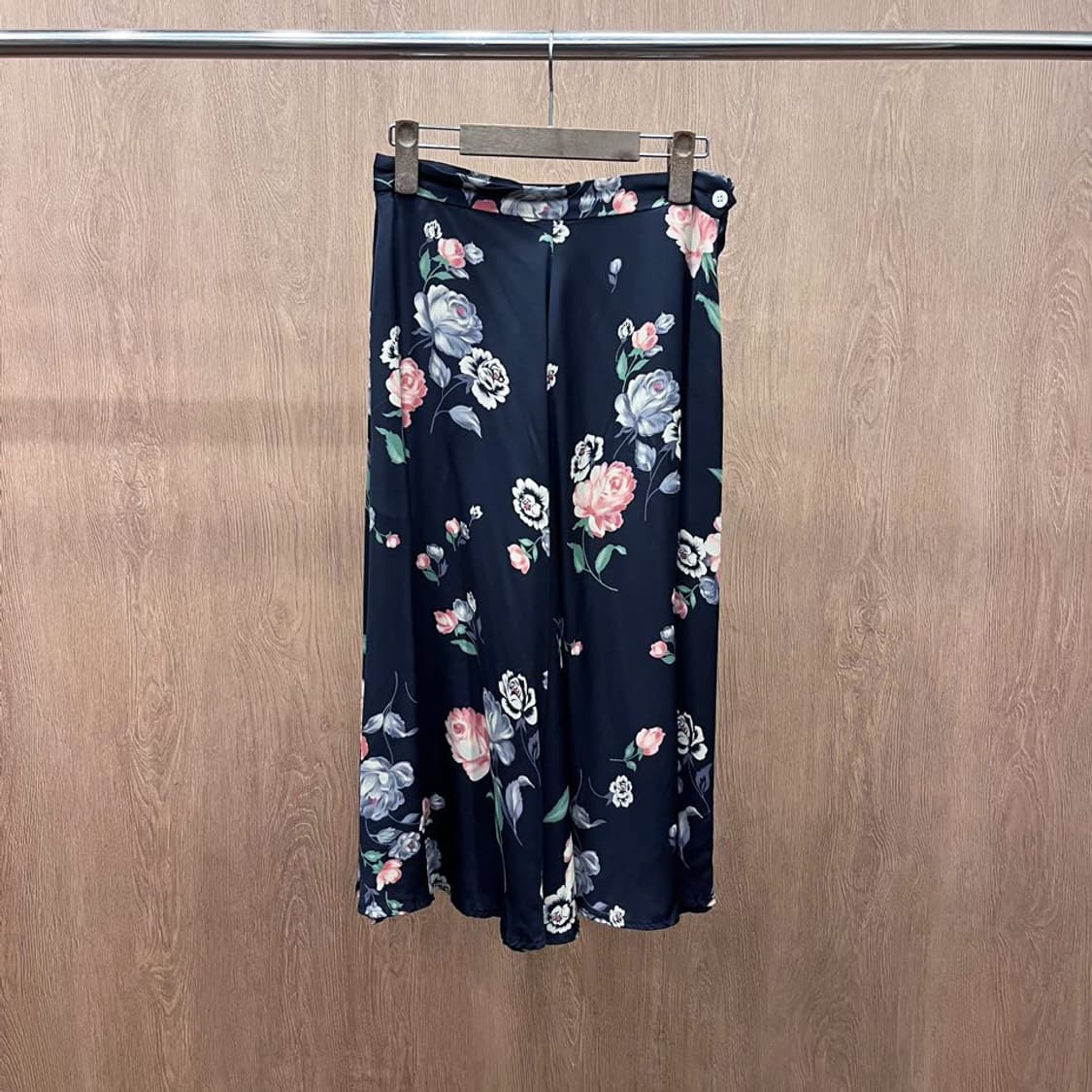 폴로 랄프 로렌 롱 스커트 로즈 플라워 패턴 사이드 버튼 디테일 블랙 상품이미지2