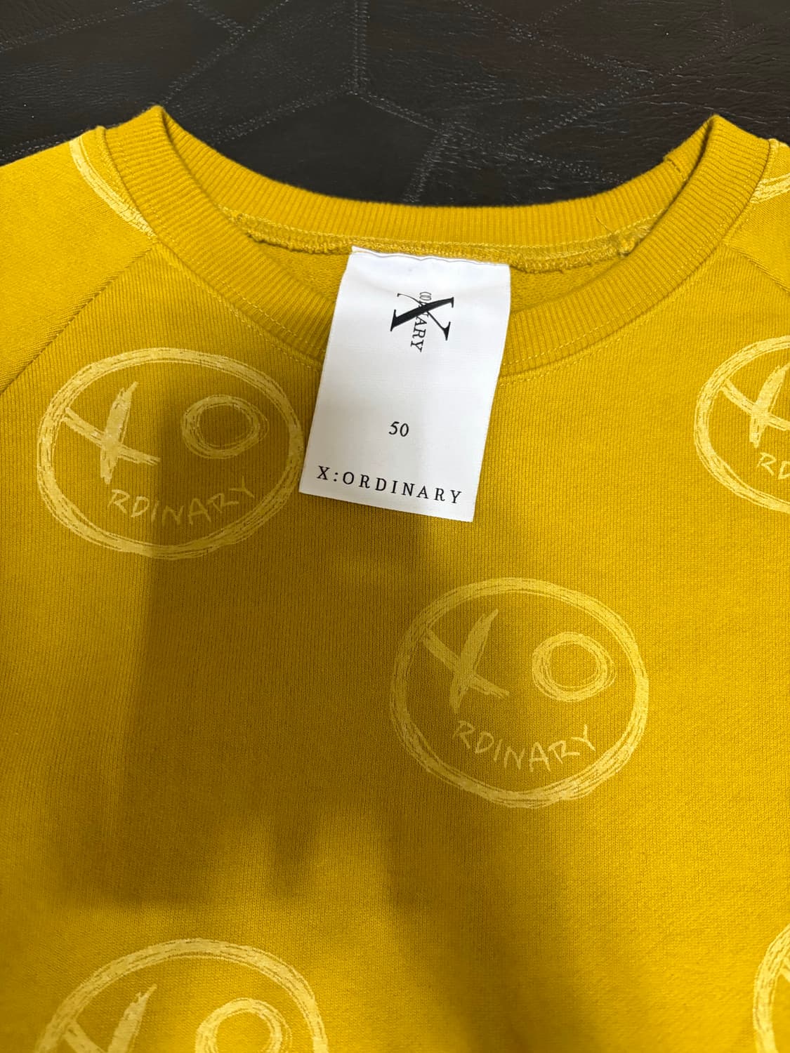 엑스오디너리 노란색 스마일 로고 맨투맨 상품이미지3