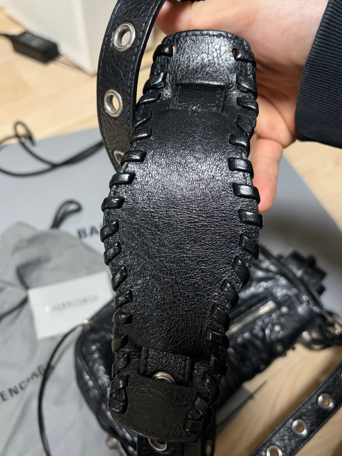 발렌시아가 르카골 플랩백 크로스백 상품이미지3