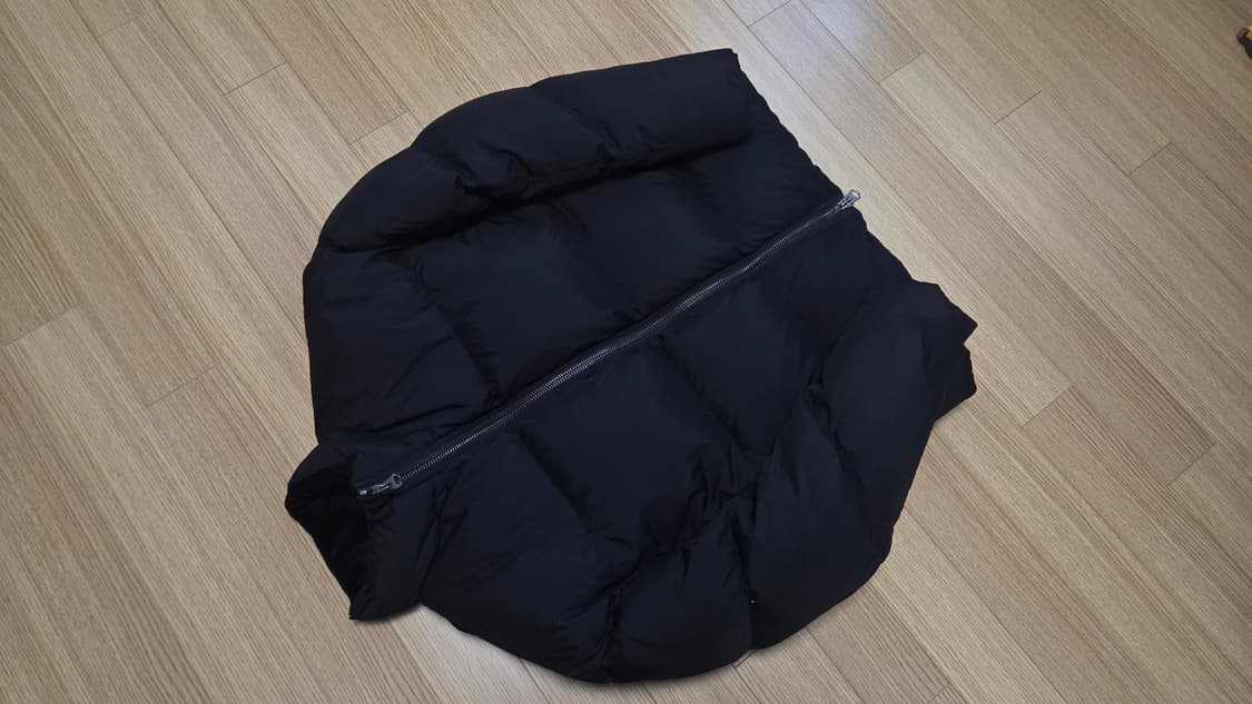 일꼬르소 블랙 오버핏 볼륨 퍼 에센셜  숏  패딩 점퍼 상품이미지9