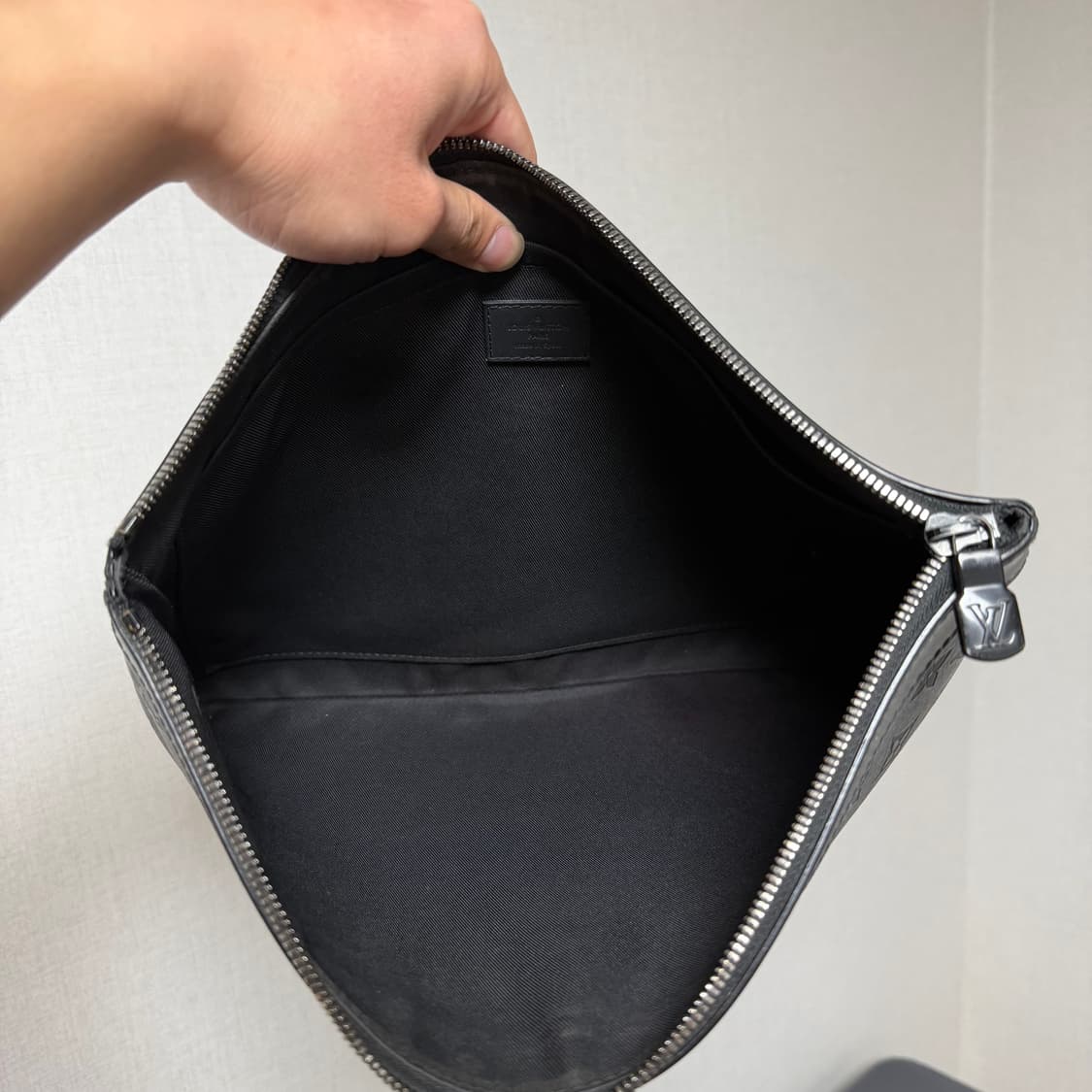 [정품] 루이비통 이클립스 쉐도우 포쉐트 아폴로 클러치 상품이미지4