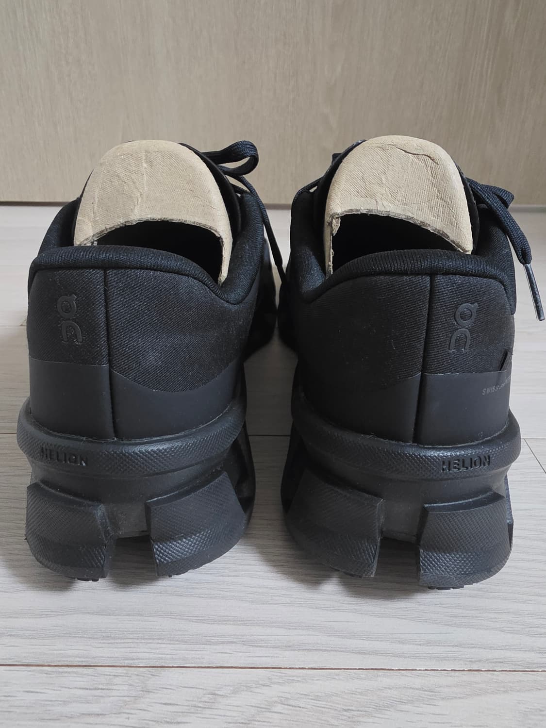 [W225]<거의새상품> 온러닝xPAF파프 클라우드몬스터2 블랙마그넷 상품이미지2