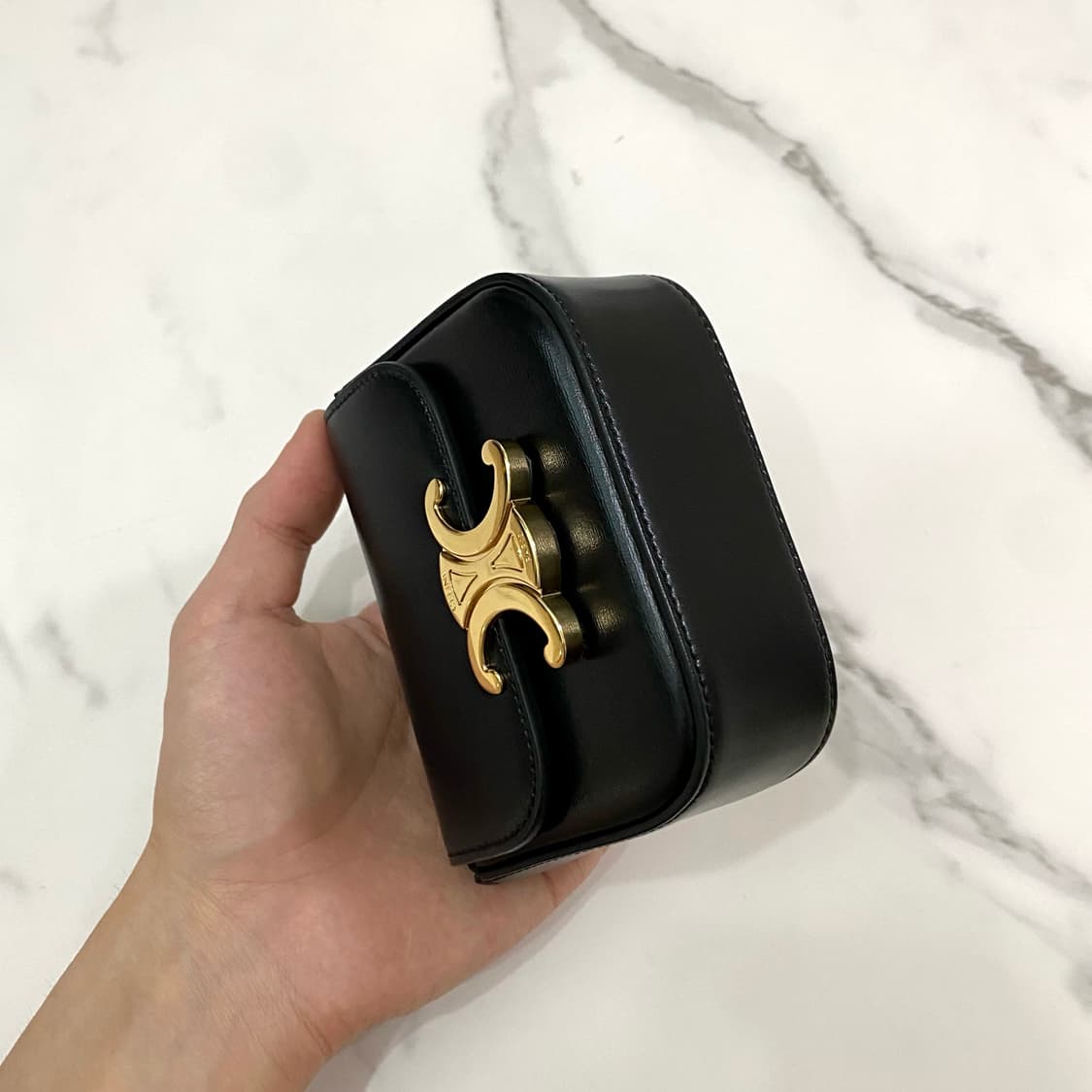 거의새것 셀린느 미니 클로드 샤이니 카프스킨 블랙 여성 가방 상품이미지4