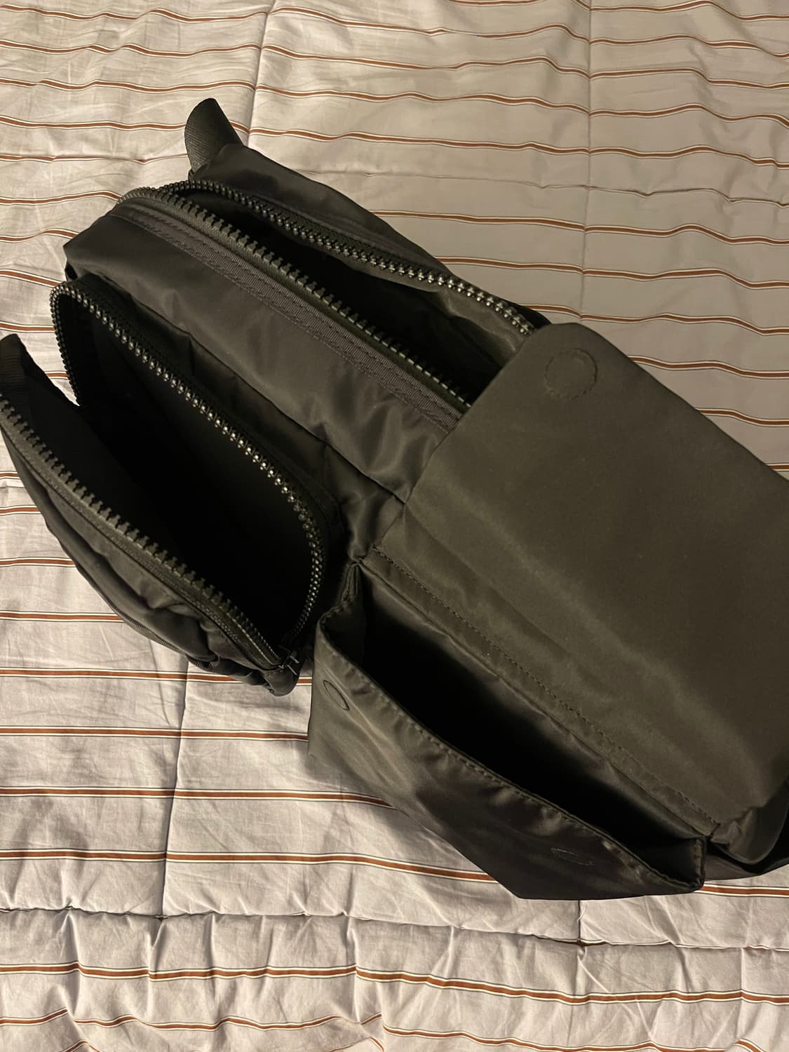 코스 cos x 예보아 콜라보 나일론 메신저 백 상품이미지3