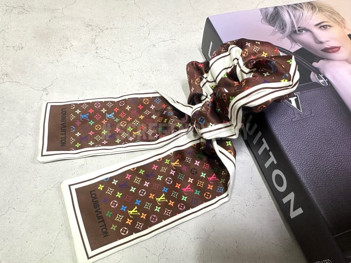 루이비통 브라운&멀티컬러 리본 헤어슈슈 상품이미지4