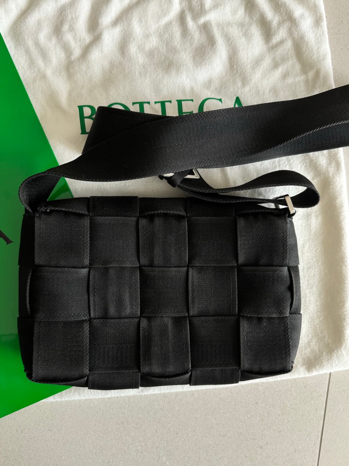 보테가보네타 크로스백 상품이미지3