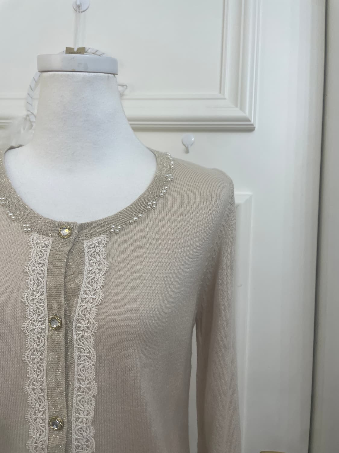 beige lace point crystal button cardigan 상품이미지6