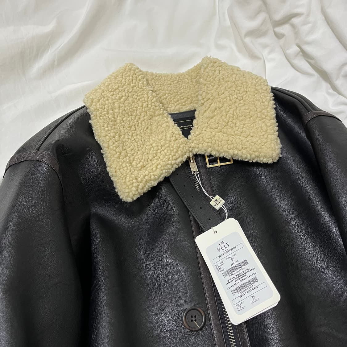 새상품 ) 임블리 덤블이쏙배색라인 무스탕 상품이미지6