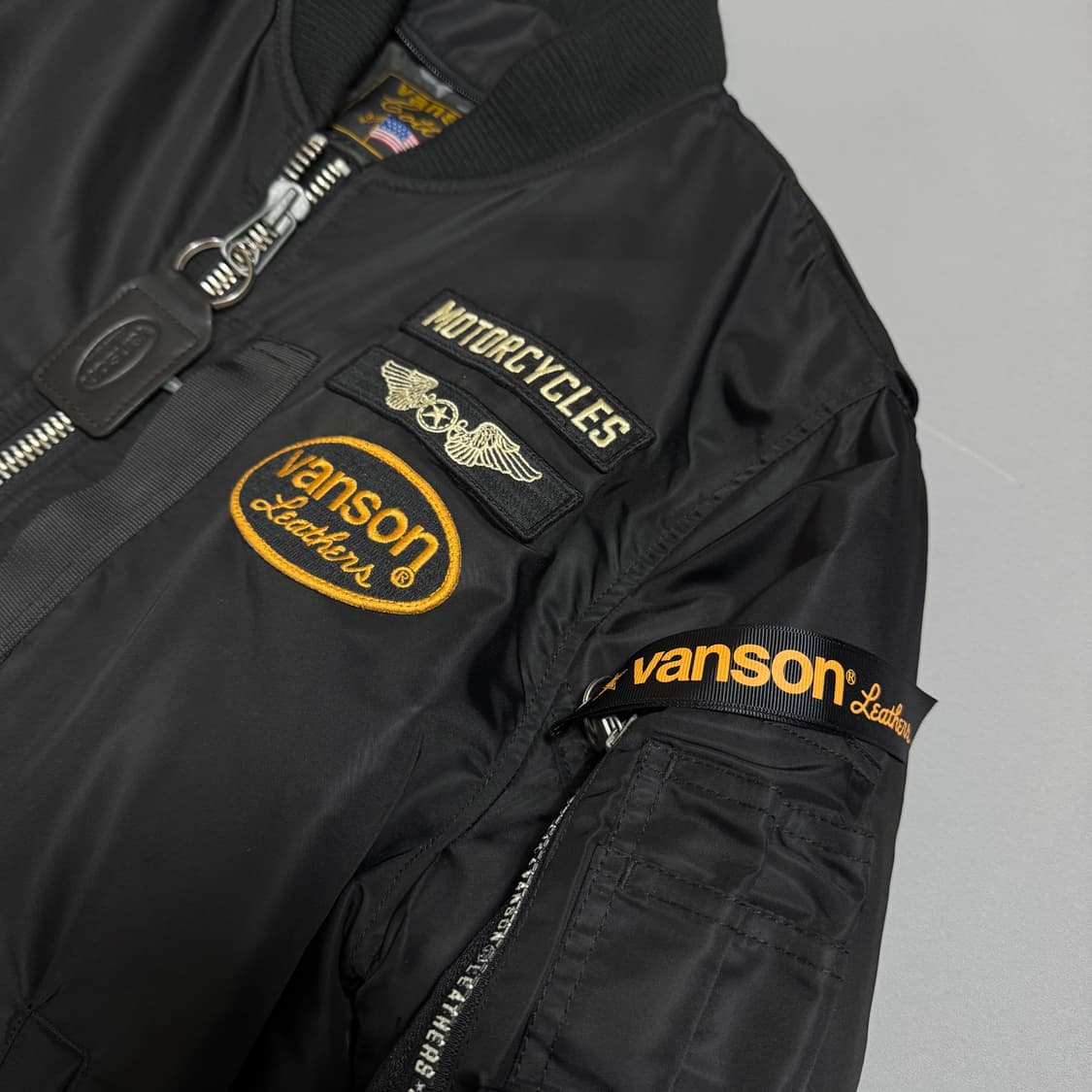 VANSON 블랙 패치로고 후면 스펠 페더 자수 MA-1 플라이트 자켓 상품이미지5