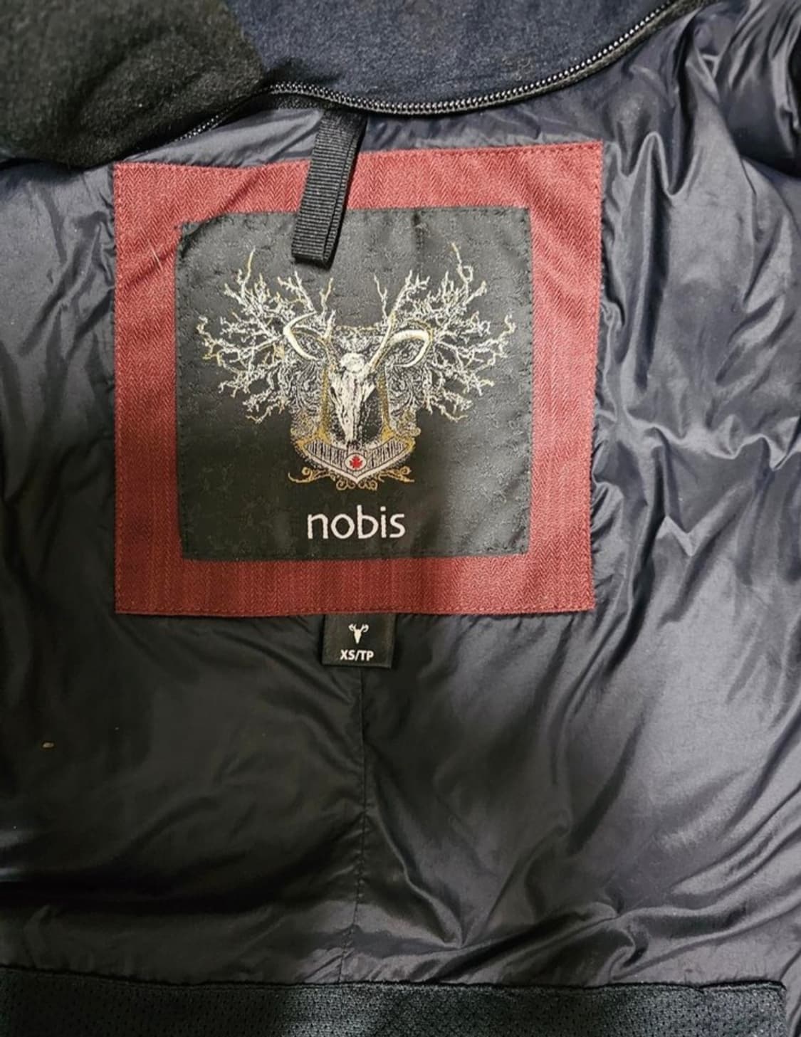 노비스 메리데스 버건디 캐나다화이트구스패딩 55  상태a급 상품이미지2