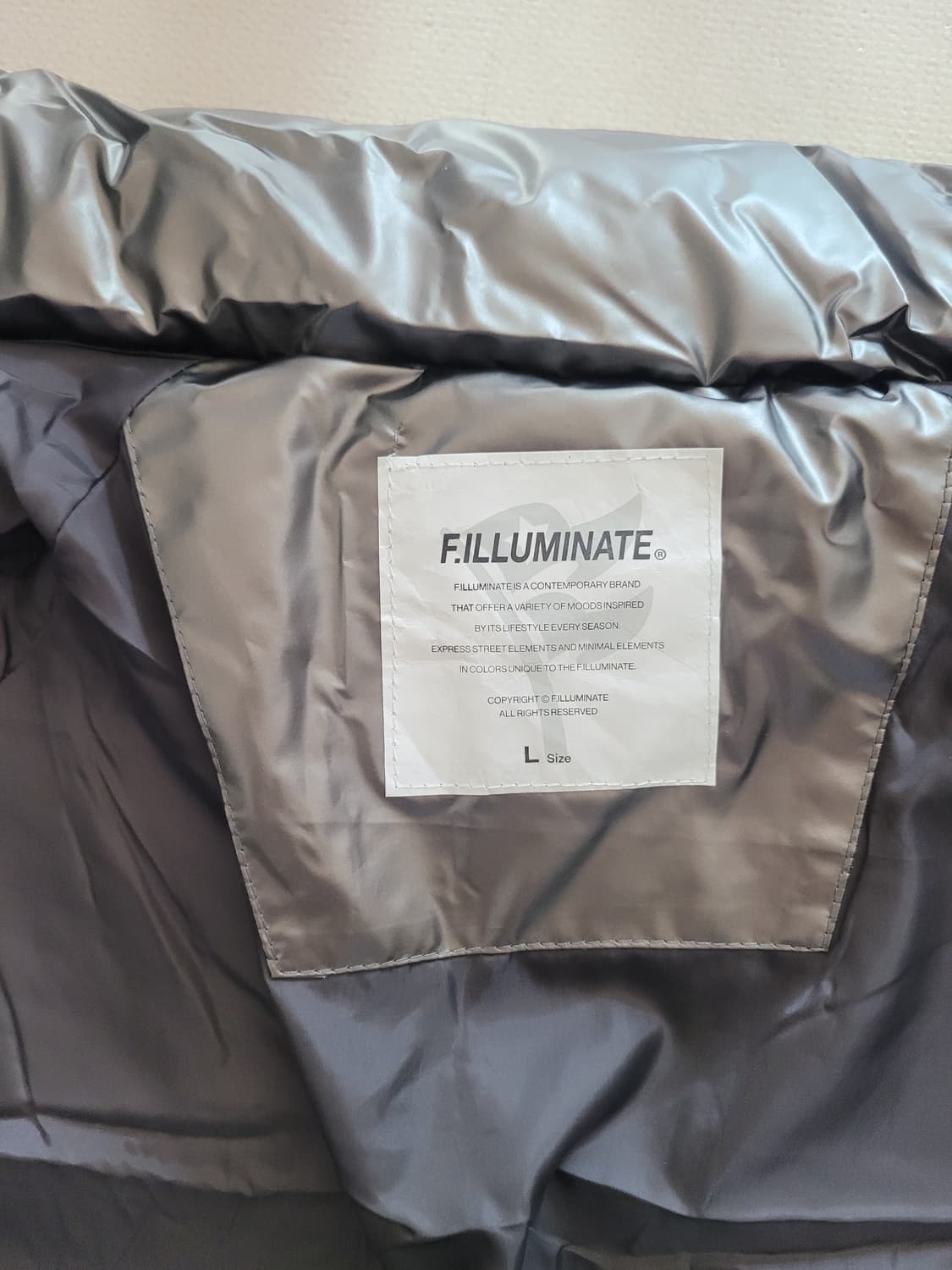 필루미네이트 글로시 레더 패딩 차콜 L 새상품 상품이미지4