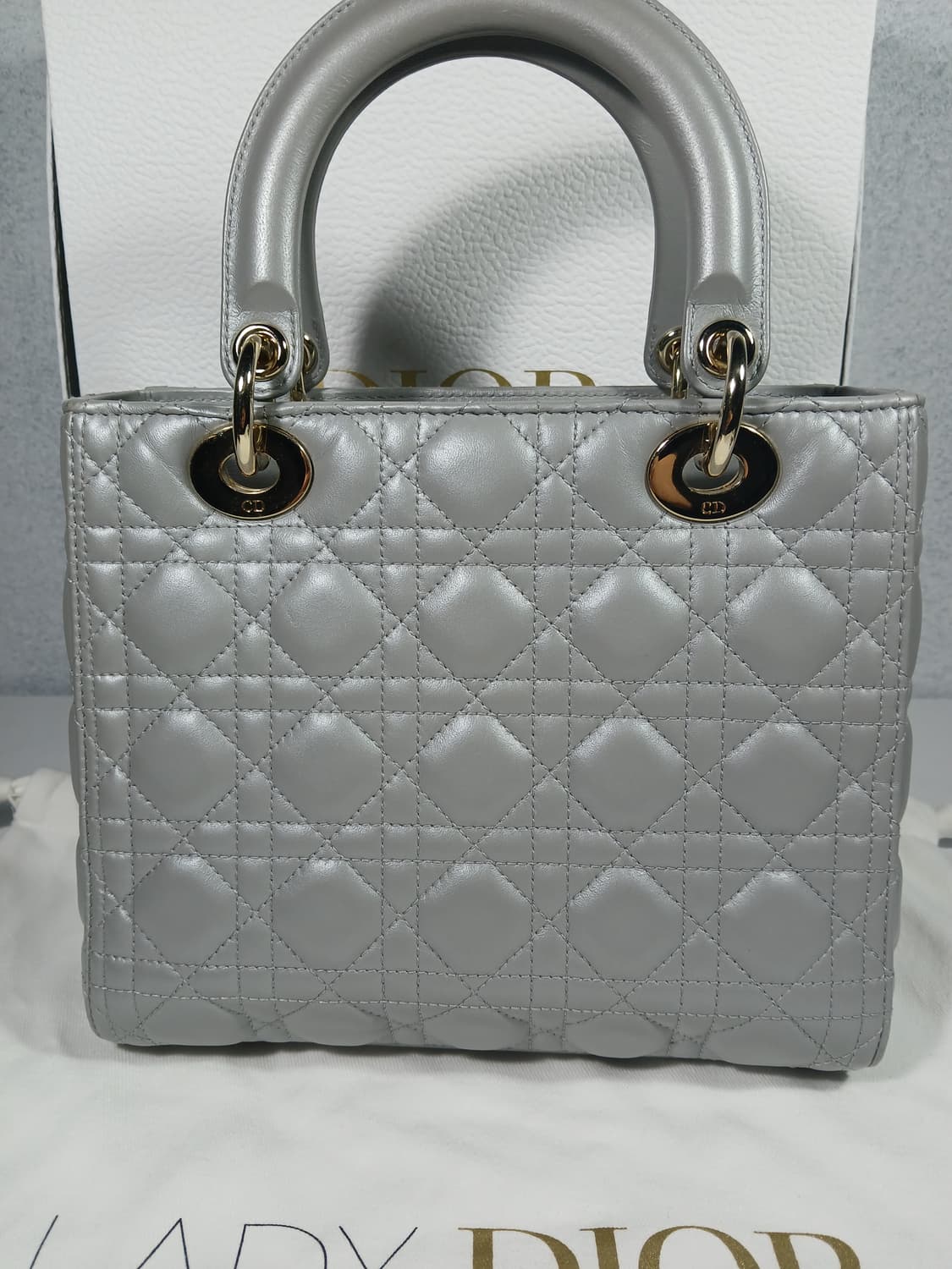 디올 레이디 토트백 미듐 M0565OBDU 상품이미지5