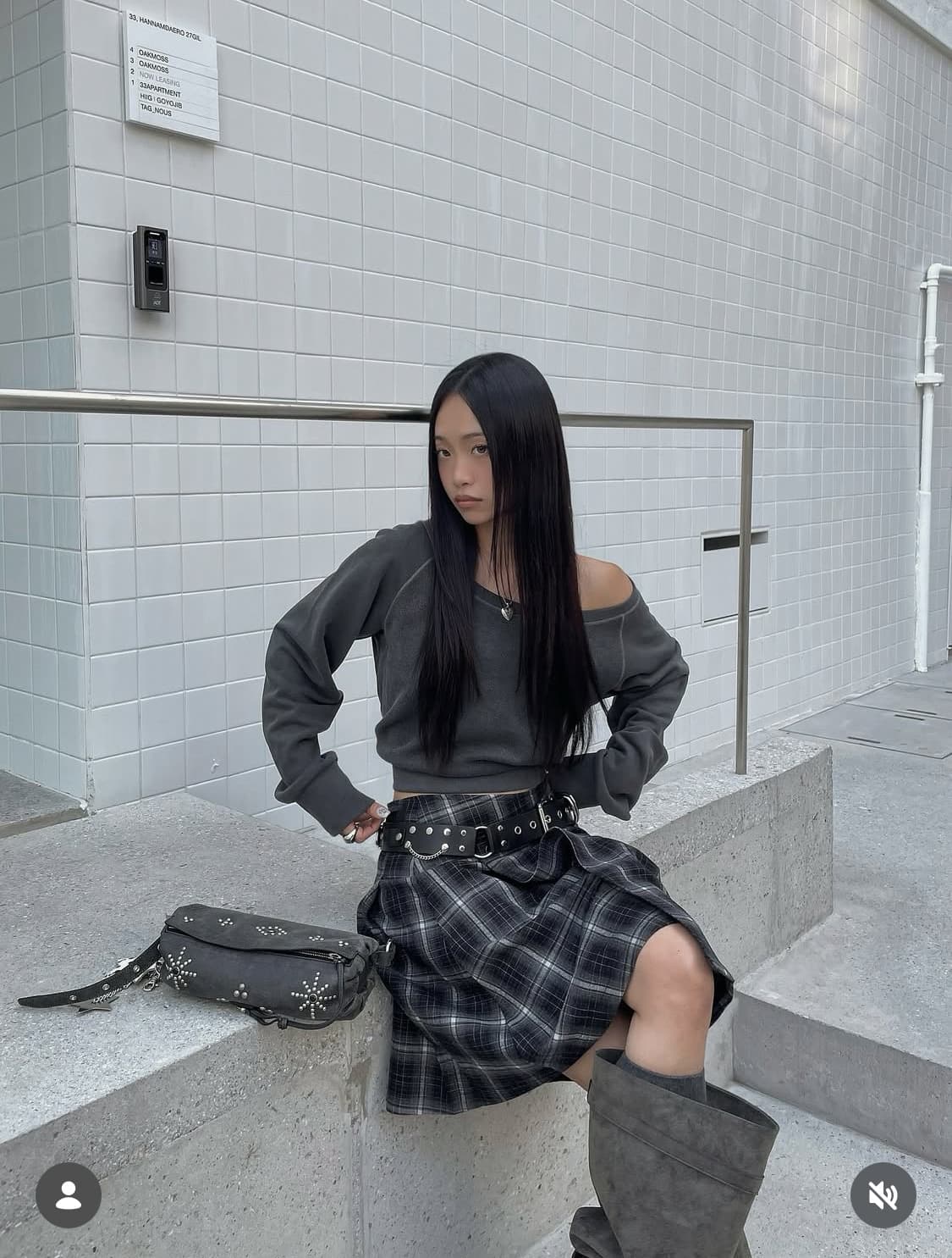 포르테나 오프숄더 맨투맨 (차콜) 상품이미지1