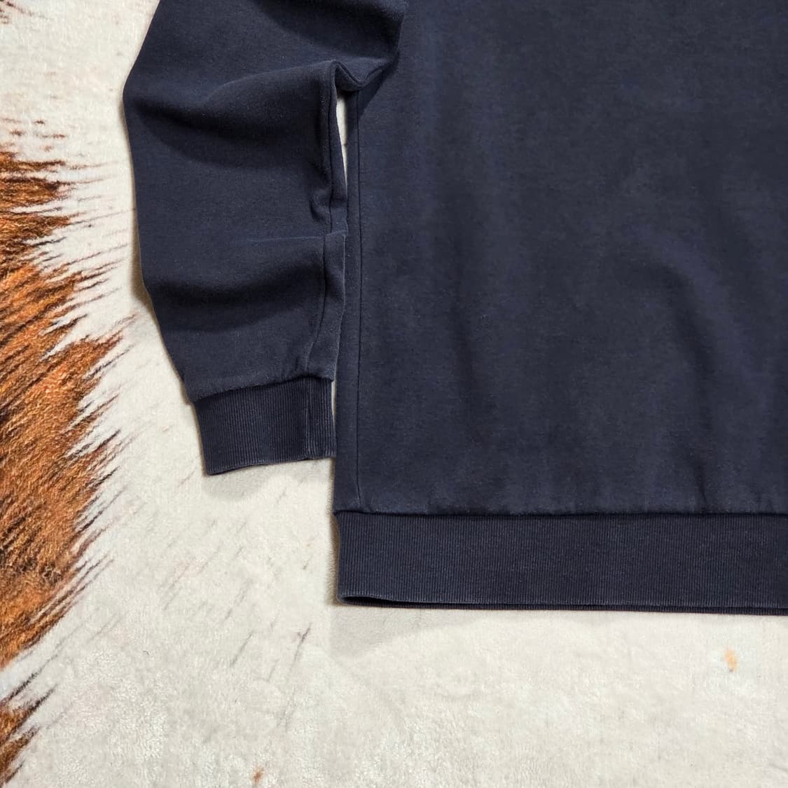 게스 네이비 맨투맨 상품이미지3