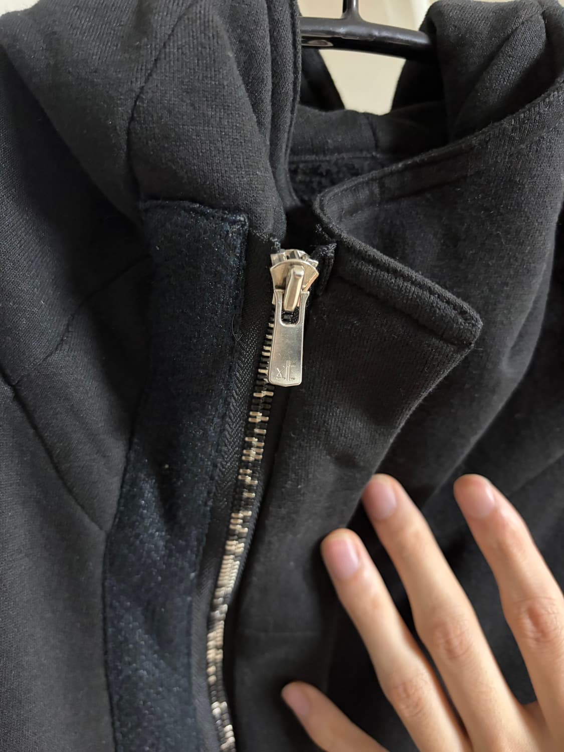 The Viridi-Anne 사선 집업 상품이미지4