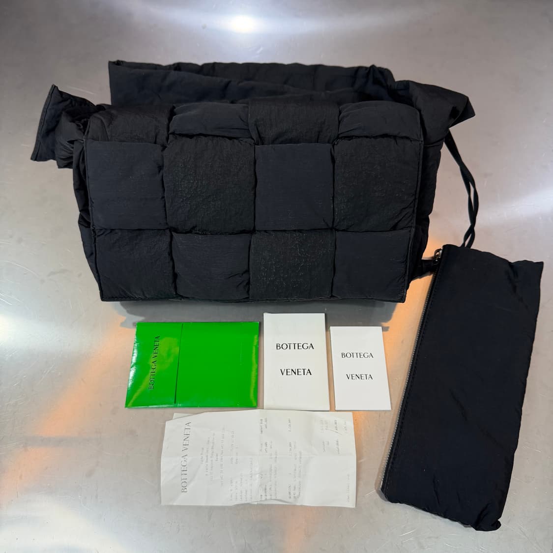 [리오브전포점] 보테가베네타 테크 패딩 카세트백 상품이미지1