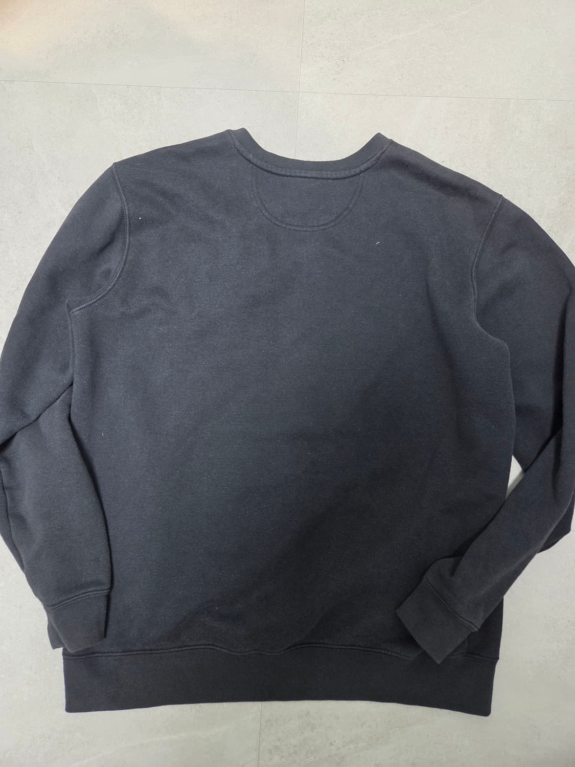 칼하트 포켓 맨투맨 블랙 상품이미지3