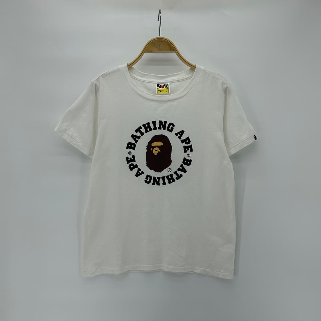 [BAPE] 베이프 레이디스 사루로고 프린팅 반팔티셔츠 상품이미지1