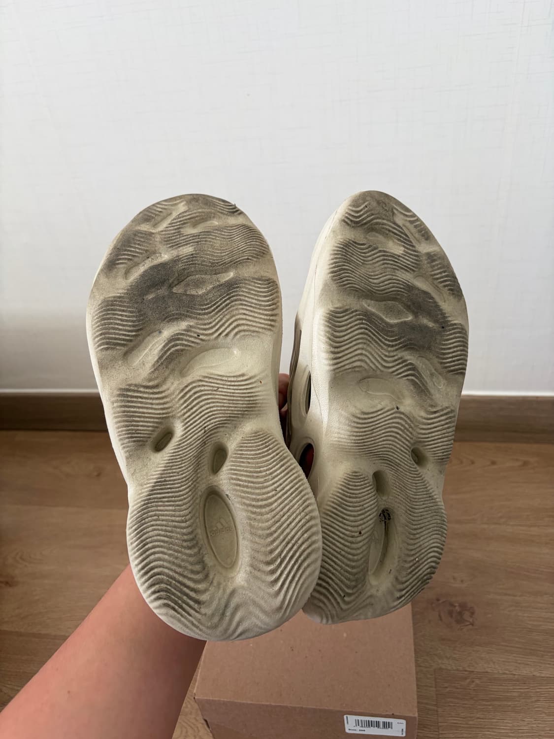 아디다스 이지 폼러너 샌드 상품이미지6