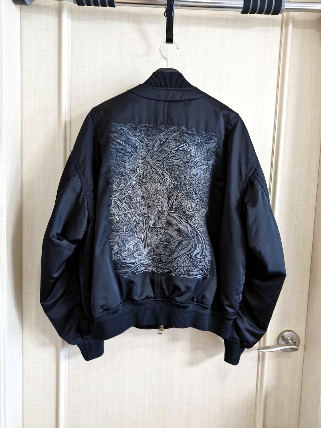 송지오 컬렉션 윈드 플랩 자수 MA-1 마원 자켓 블랙 46 상품이미지1